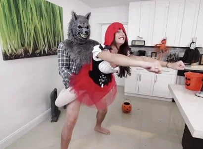 Cô nàng nện nhau không dứt