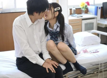 Cậu nam sinh yếu đuối được khoa khôi địt ngay giữa lớp