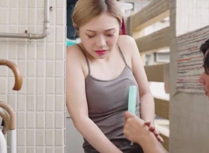 Cặp vợ chồng trẻ giúp em dâu có bầu