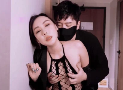 Chị vợ bán thân cho sếp để trả món nợ của chồng