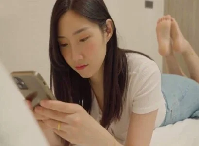 Người vợ bị chồng cắm sừng vụng trộm cùng anh nhân viên giao hàng