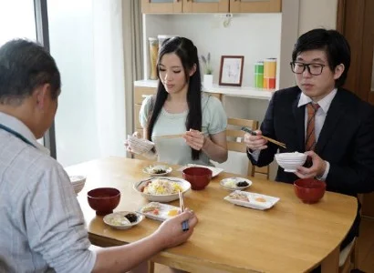 Nứng quá, con dâu banh vùng kín cho bố chồng thỏa mãn nhu cầu