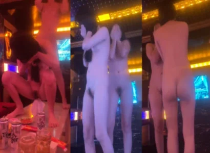 Cô em khoe thân và múa thoát y cực loạn tại quán hát
